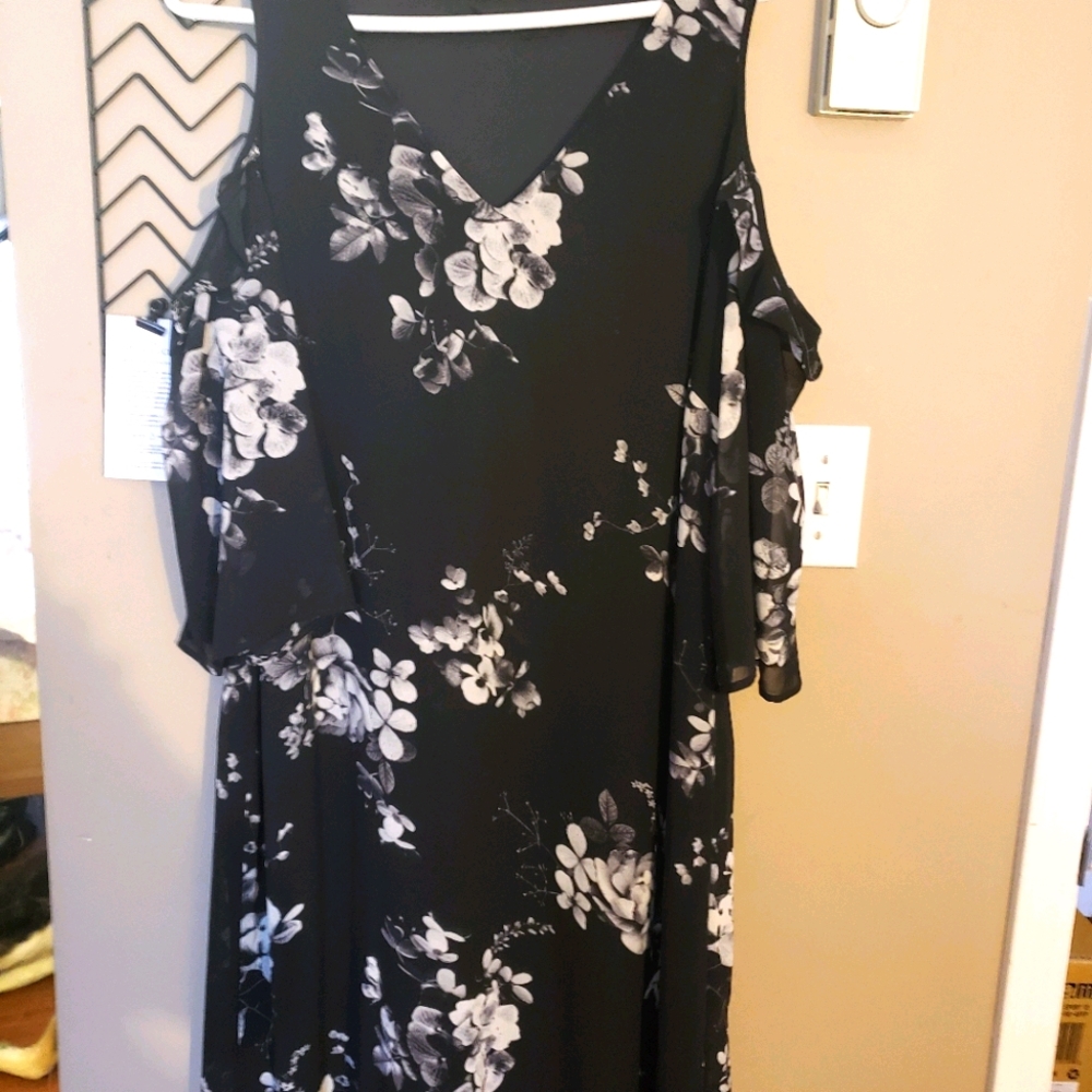(Reitmans Cold Shoulder Blackish Floral Dress